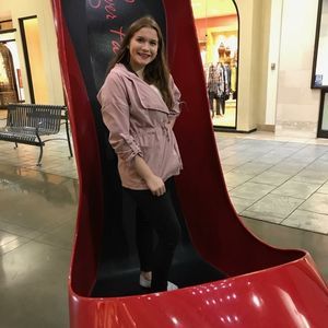 Meet your Posher, Olivia